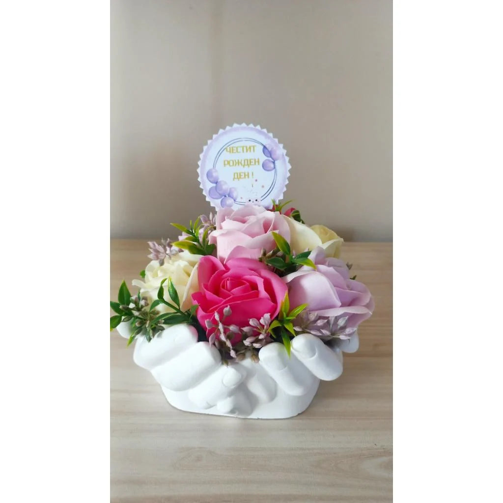 7 ароматни сапунени рози в керамична кашпа-ръце