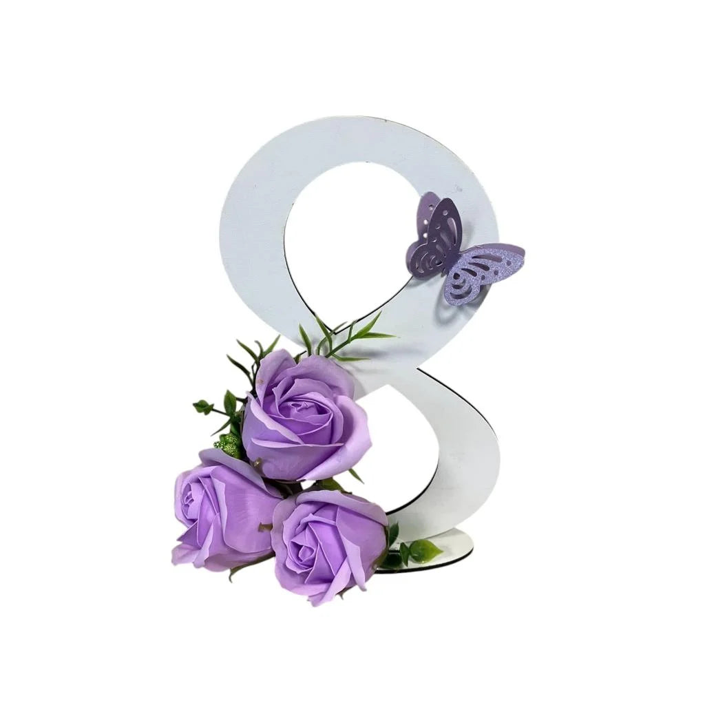 Бяла дървена осмица с ароматни сапунени рози