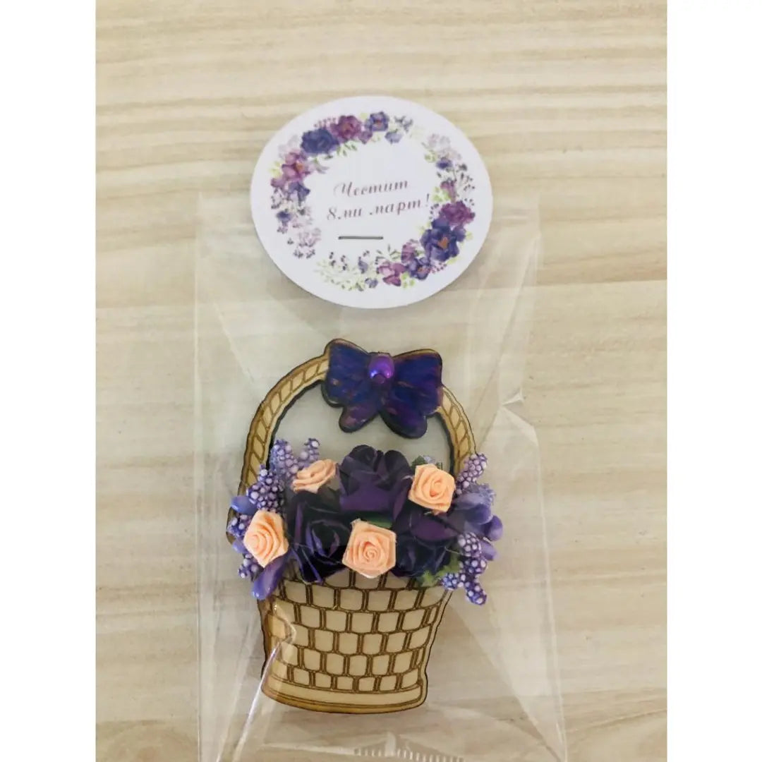 магнитче за 8-ми март - Малки кошнички с цветя