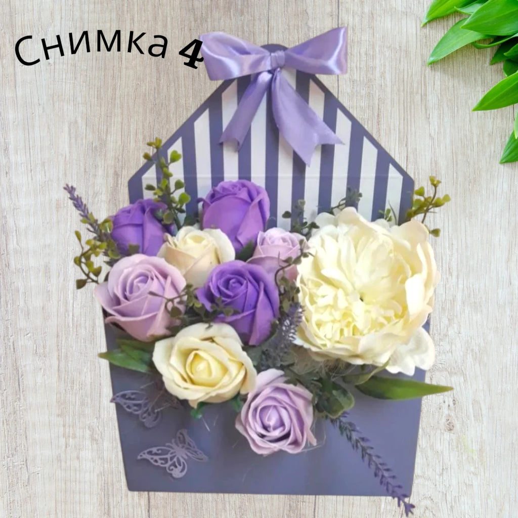 Подаръчен плик със сапунени рози, божур или кала