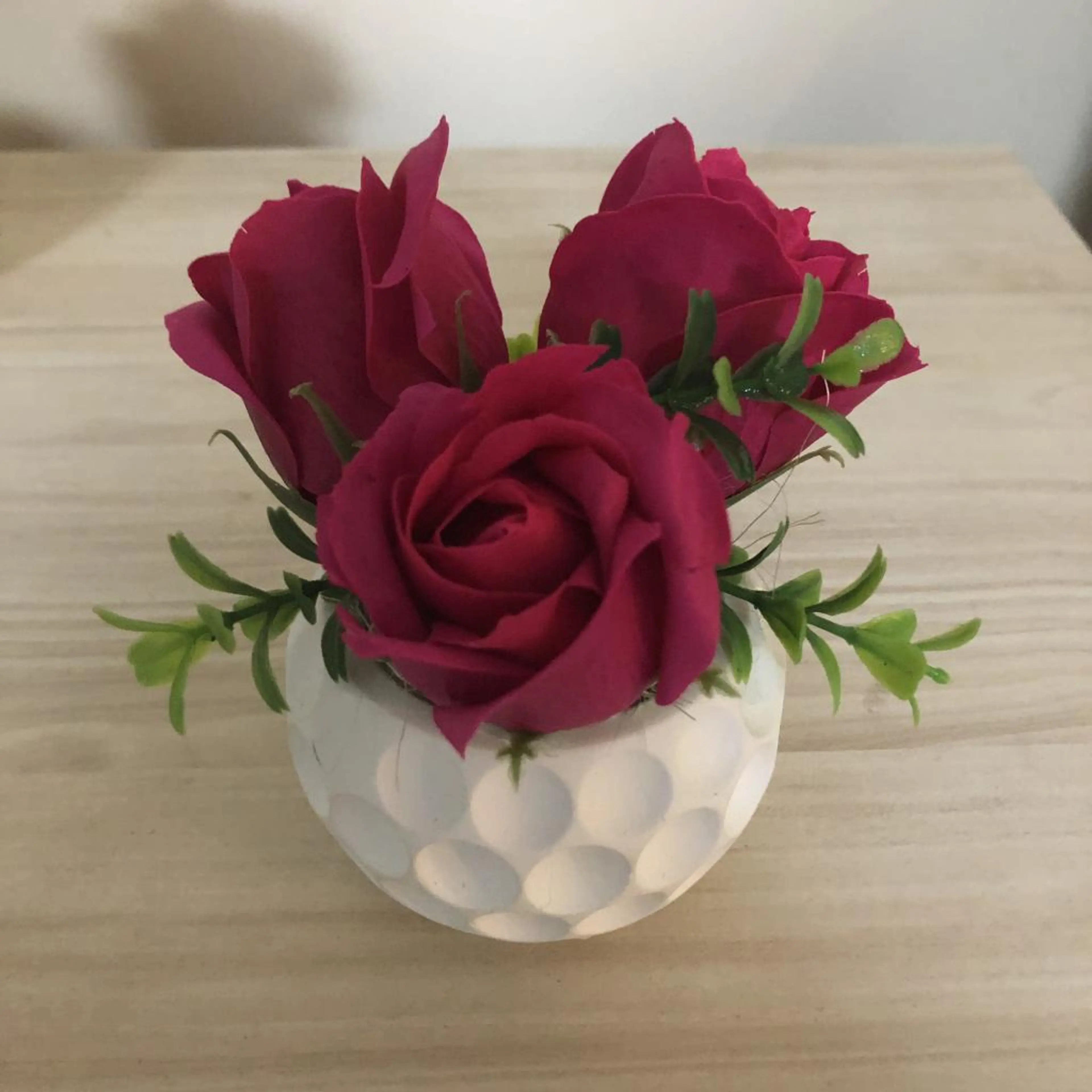 3 ароматни сапунени рози в керамична кашпа