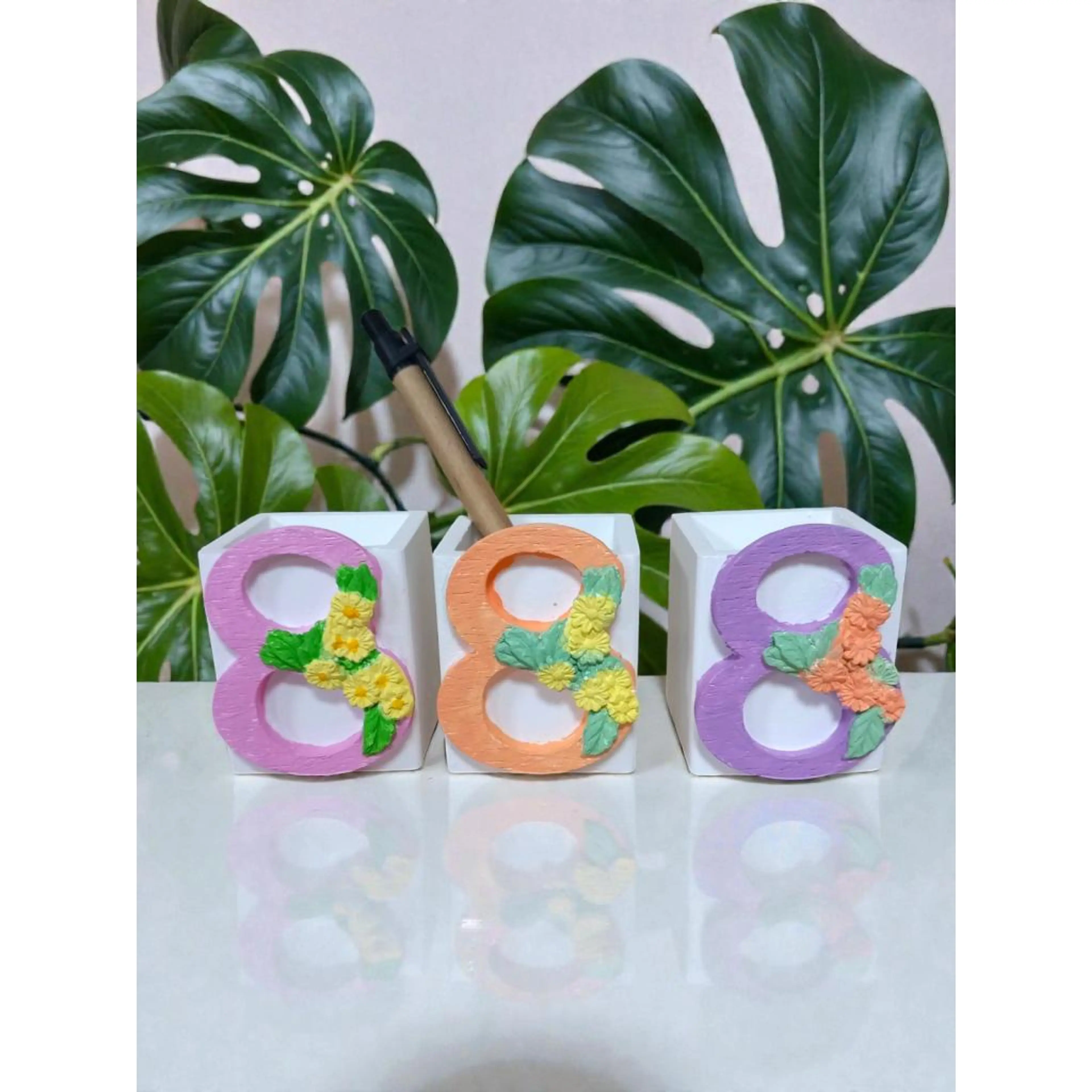 Ръчно изработен подарък за 8-ми март-керамичен моливник