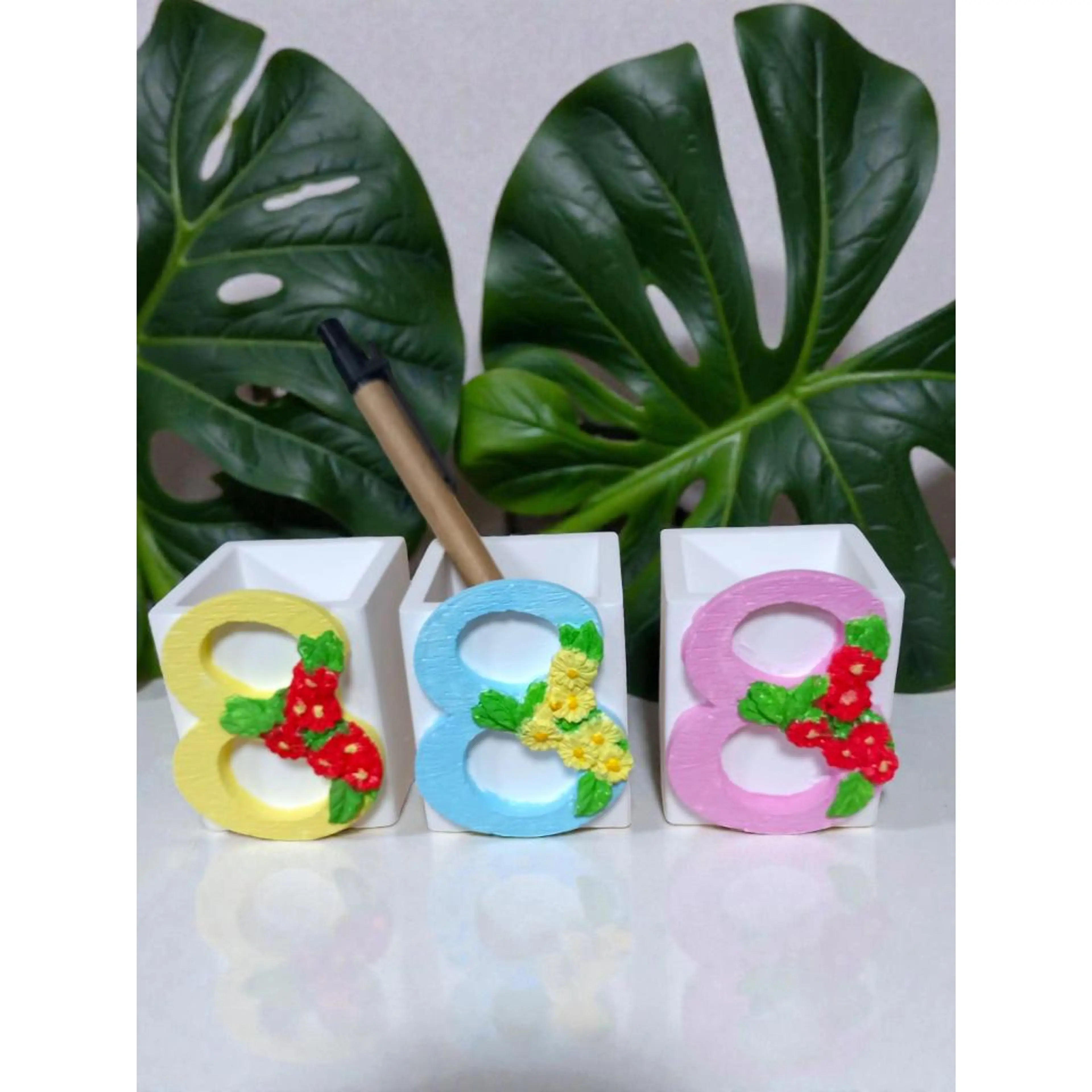 Ръчно изработен подарък за 8-ми март-керамичен моливник