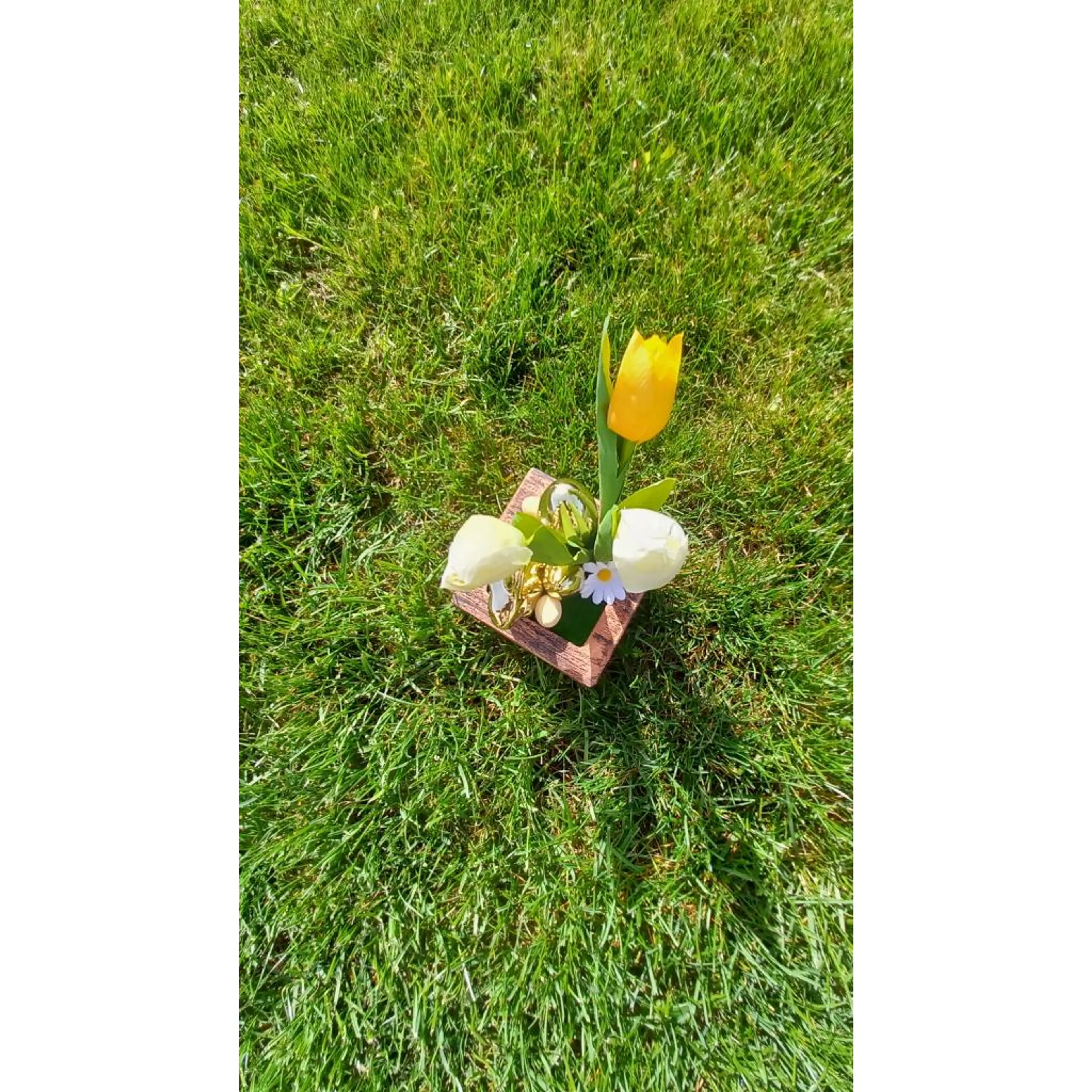 Арт великденска декорация - в златно