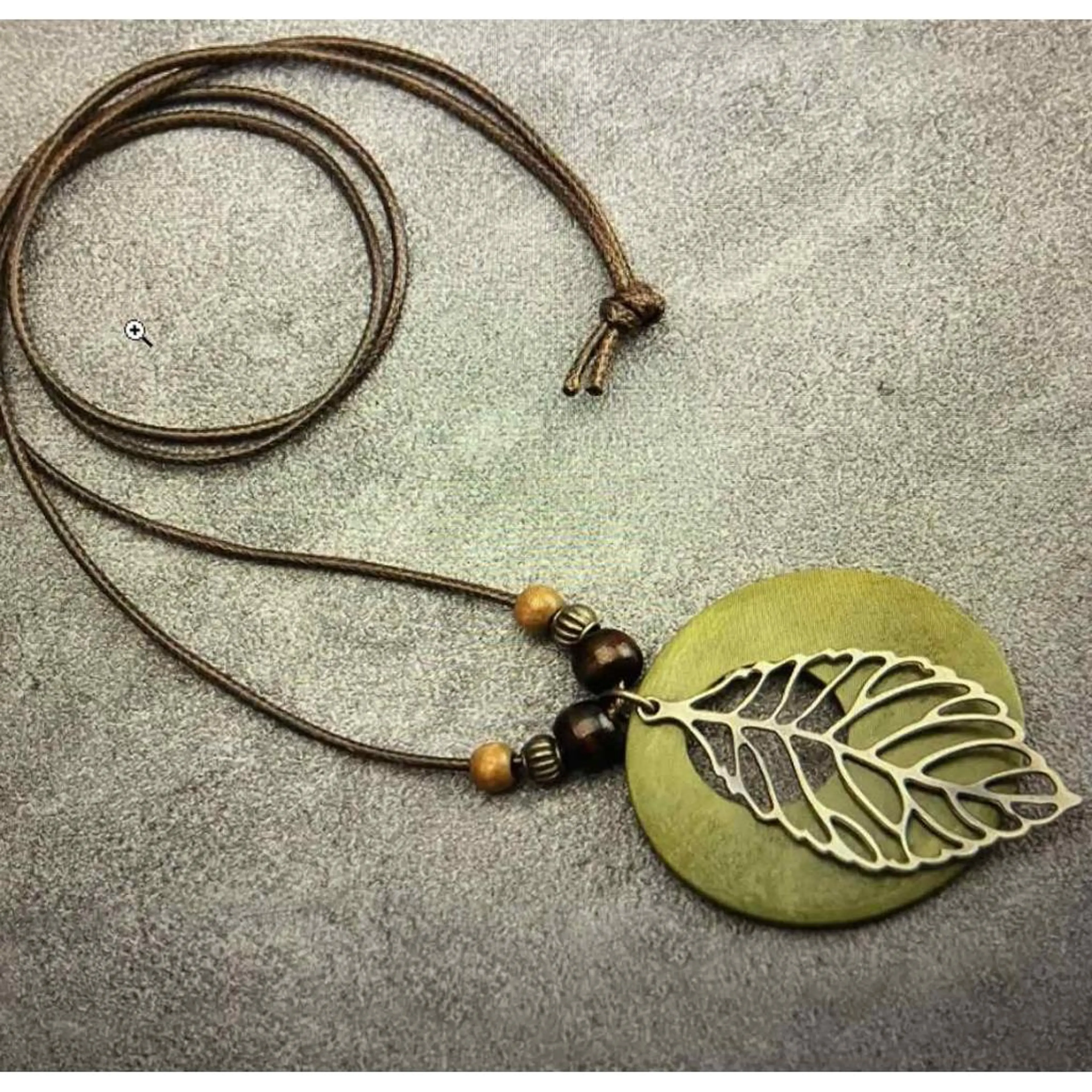 Бохемски шик -Колие с висулка във формата на лист