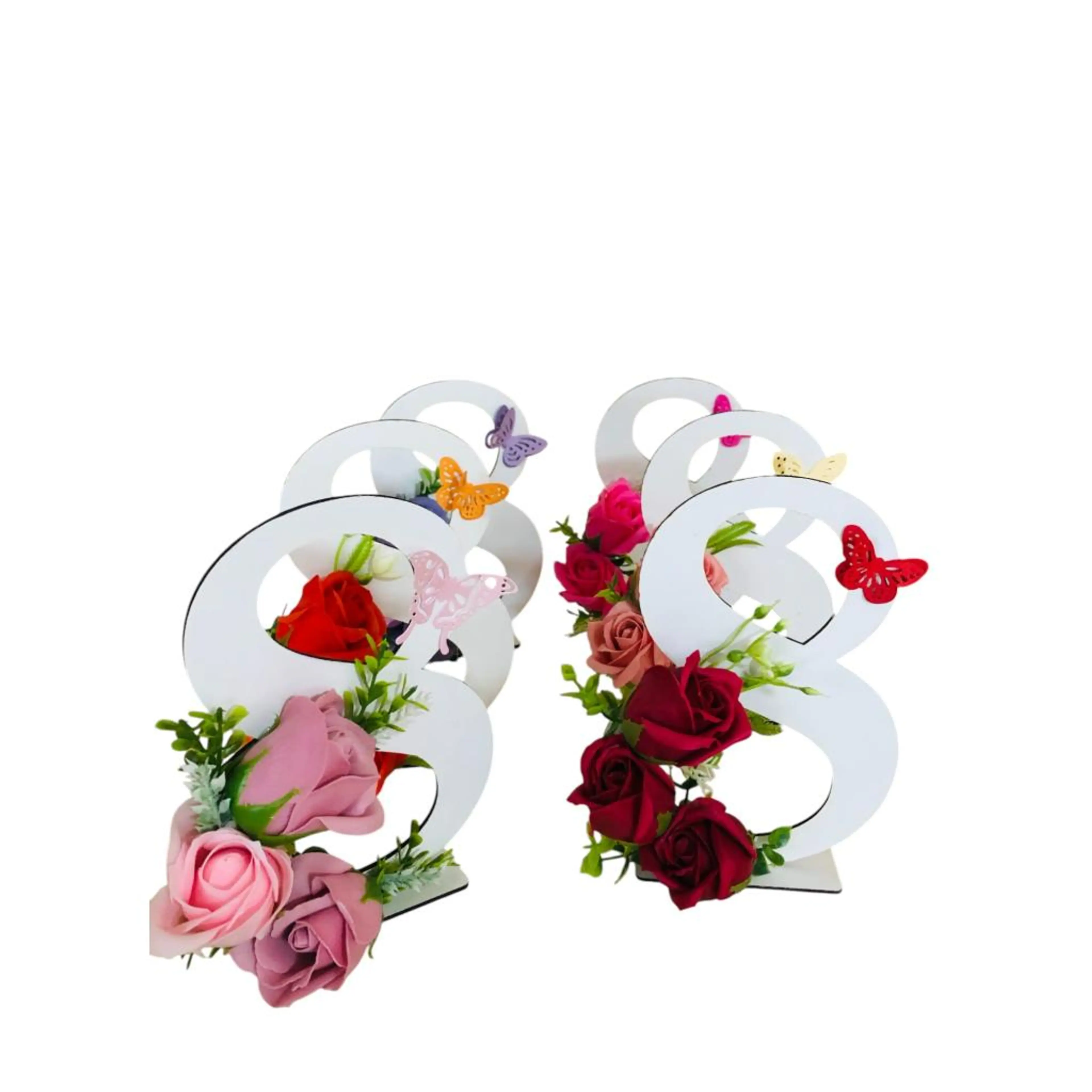 Бяла дървена осмица с ароматни сапунени рози