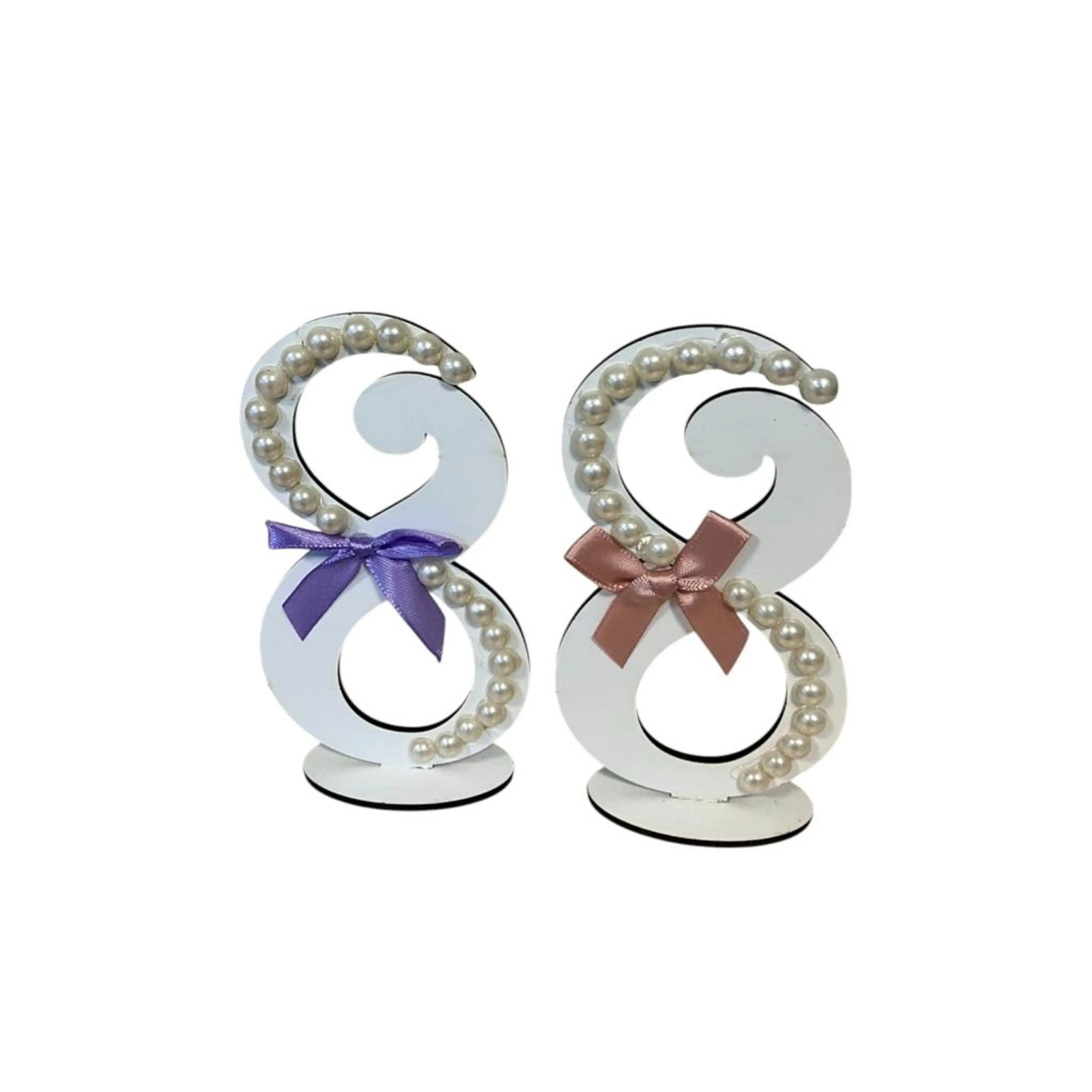 Бяла дървена осмица с перли