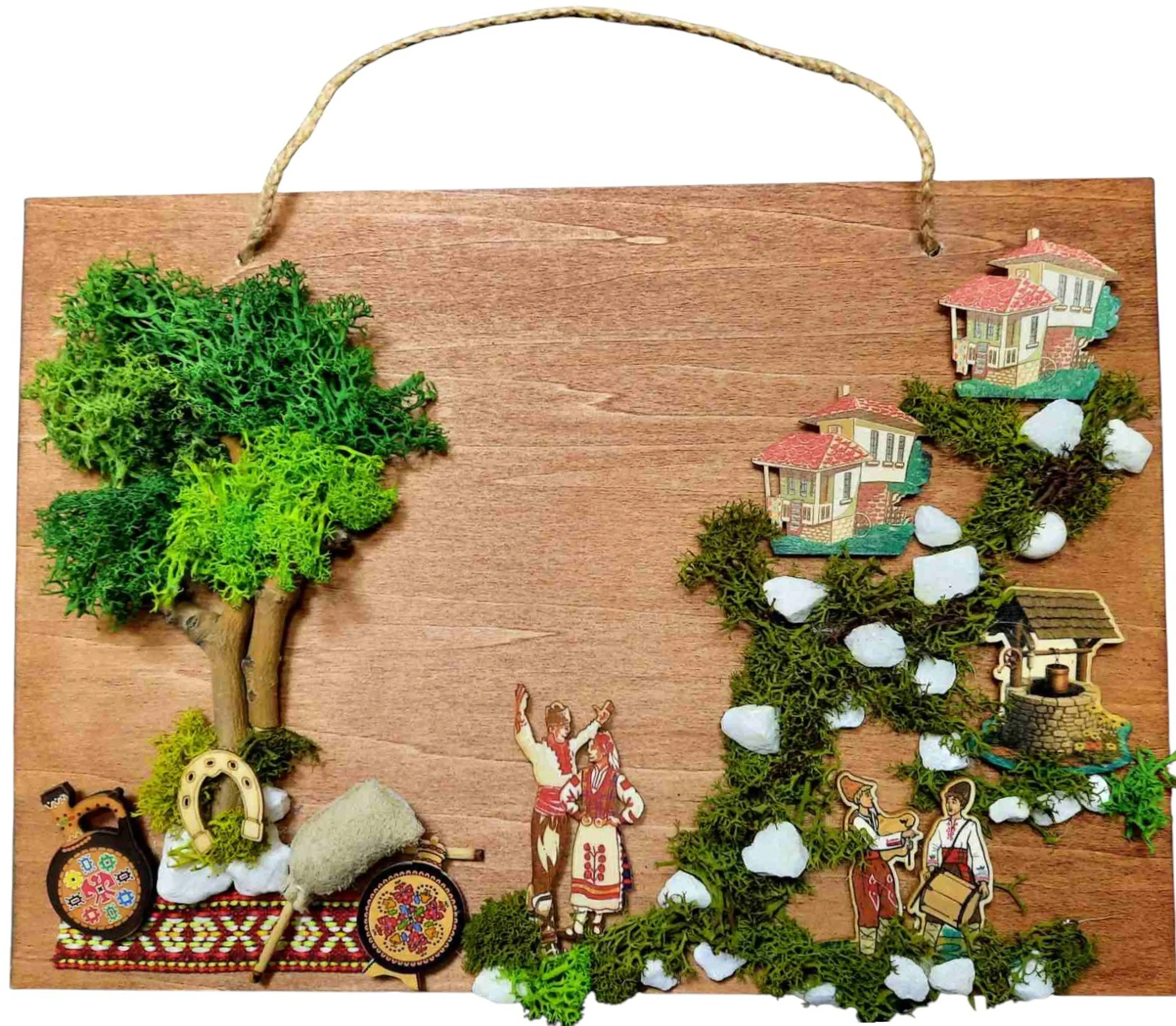 Дървено пано с народни мотиви и скандинавски мъх