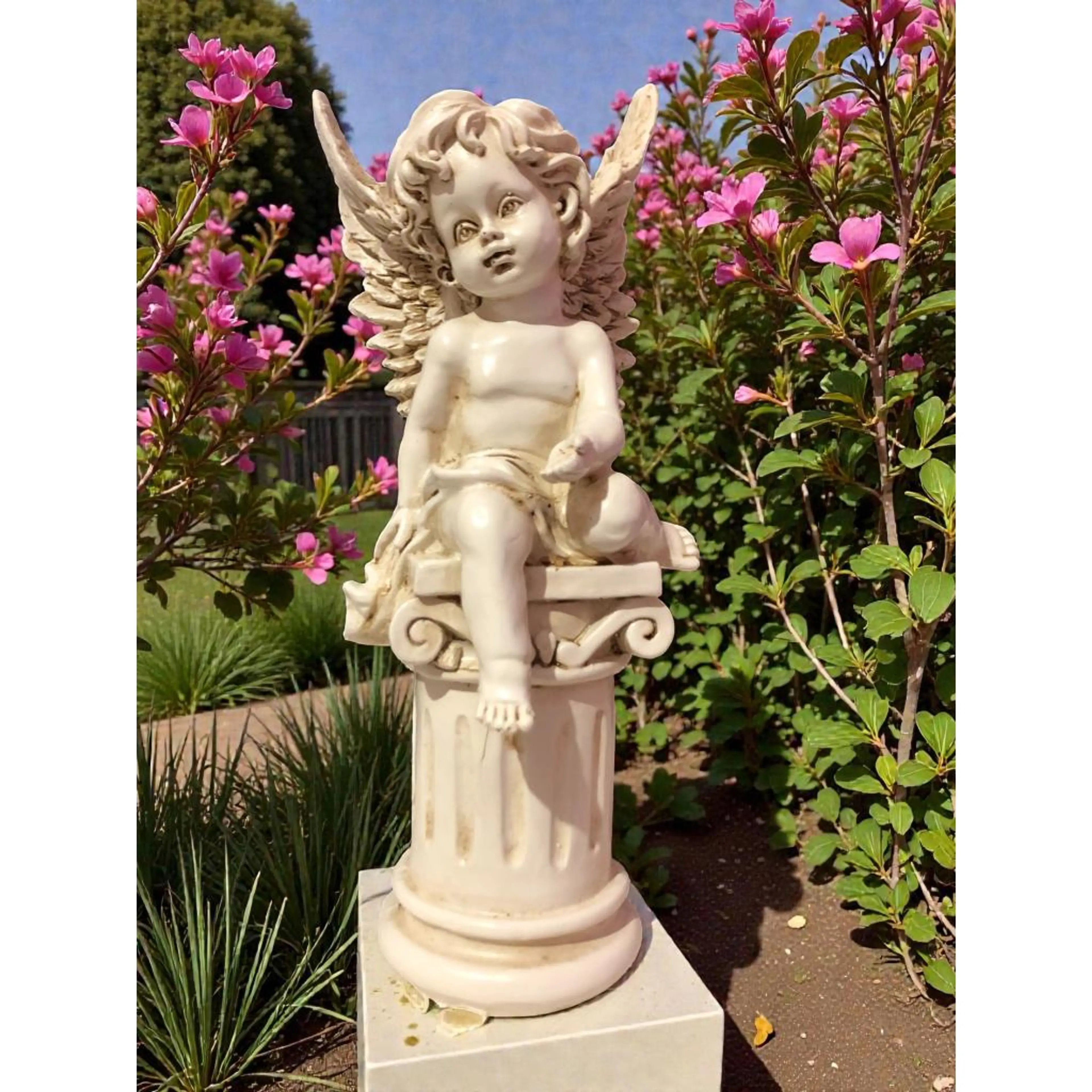 Градинска фигура от полирезин/полисмола - Ангел на колона