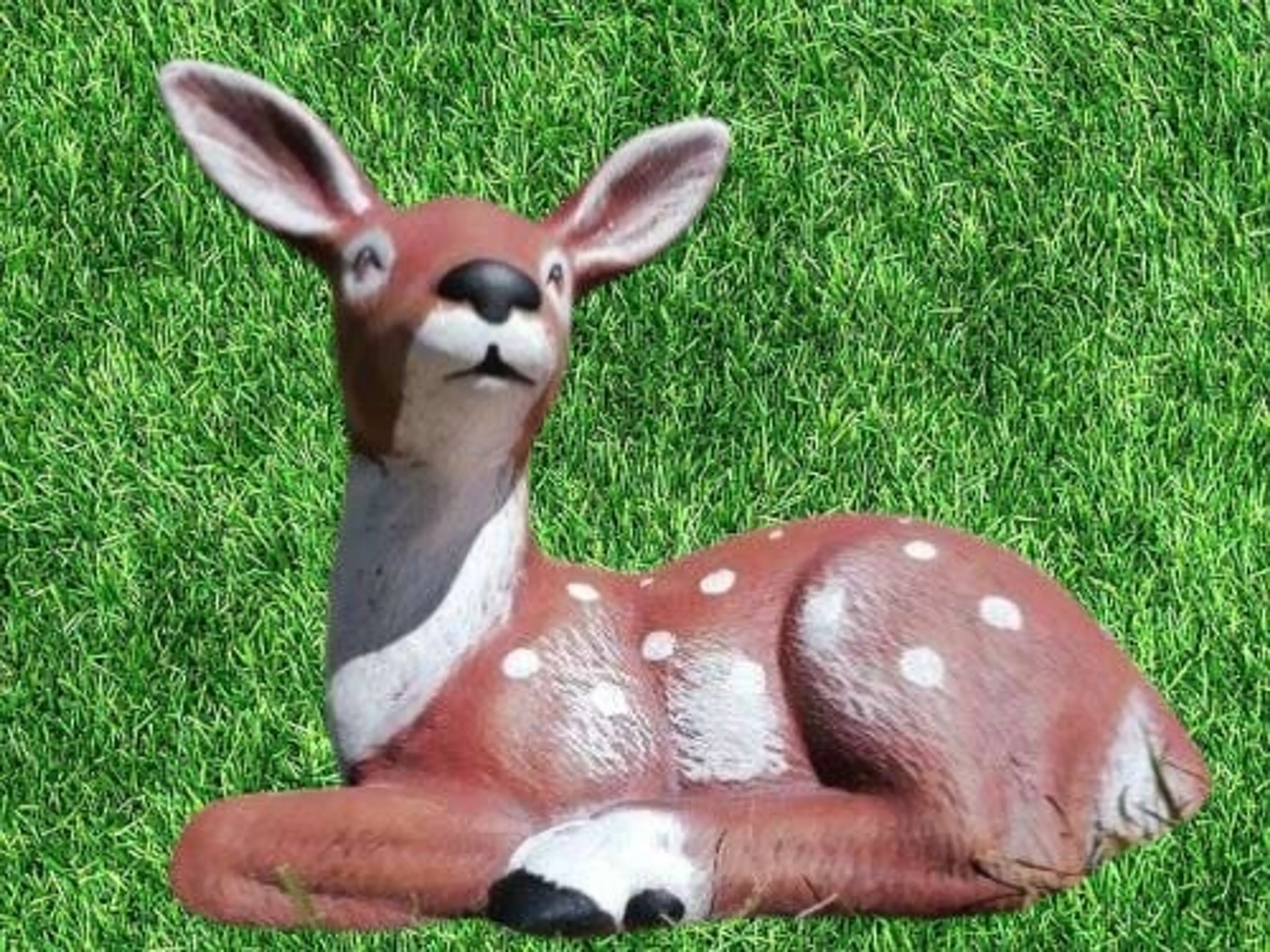 Градинска фигура от керамика -сърна легнала-голяма