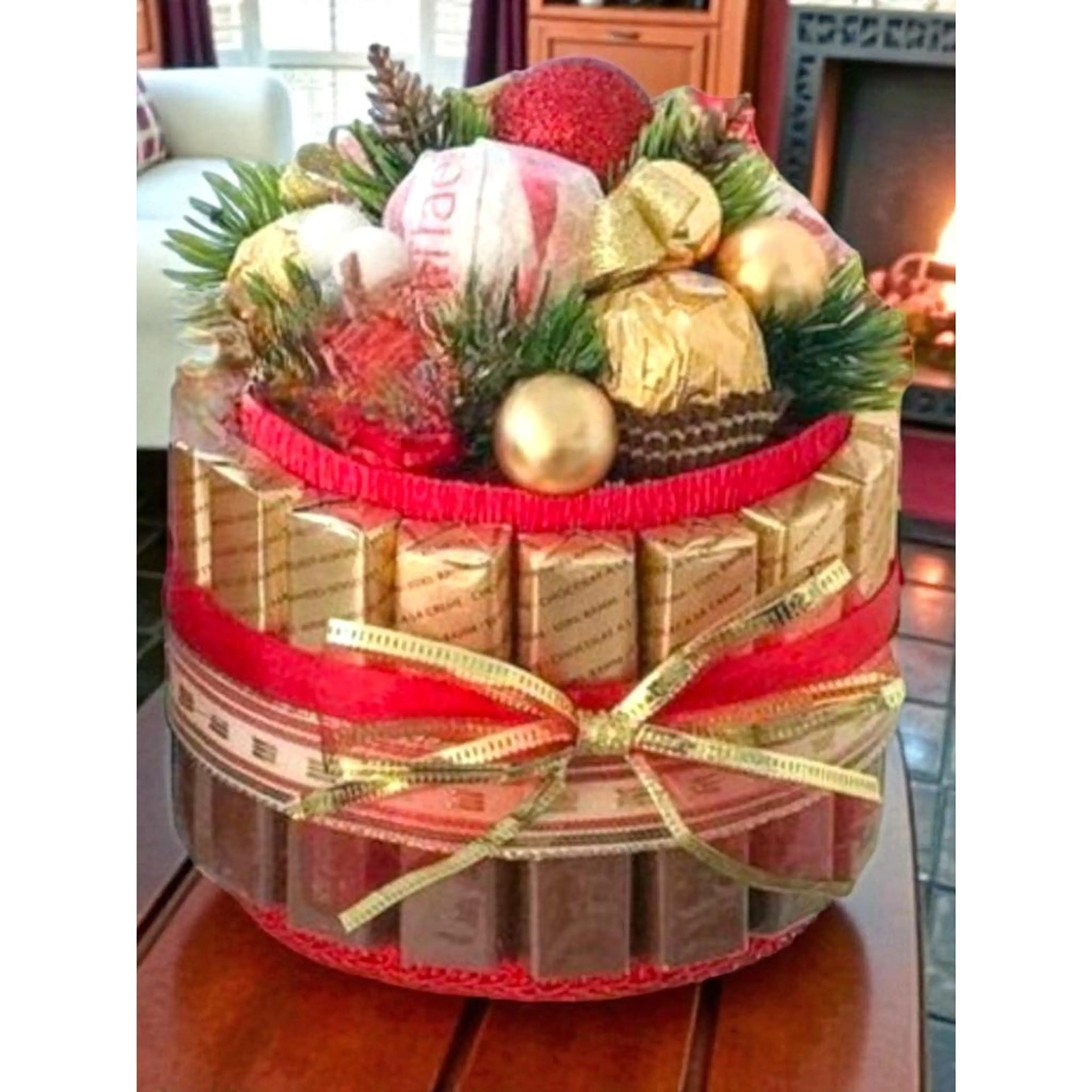 Луксозна коледен подарък от шоколади и бонбони "Златен Блясък"
