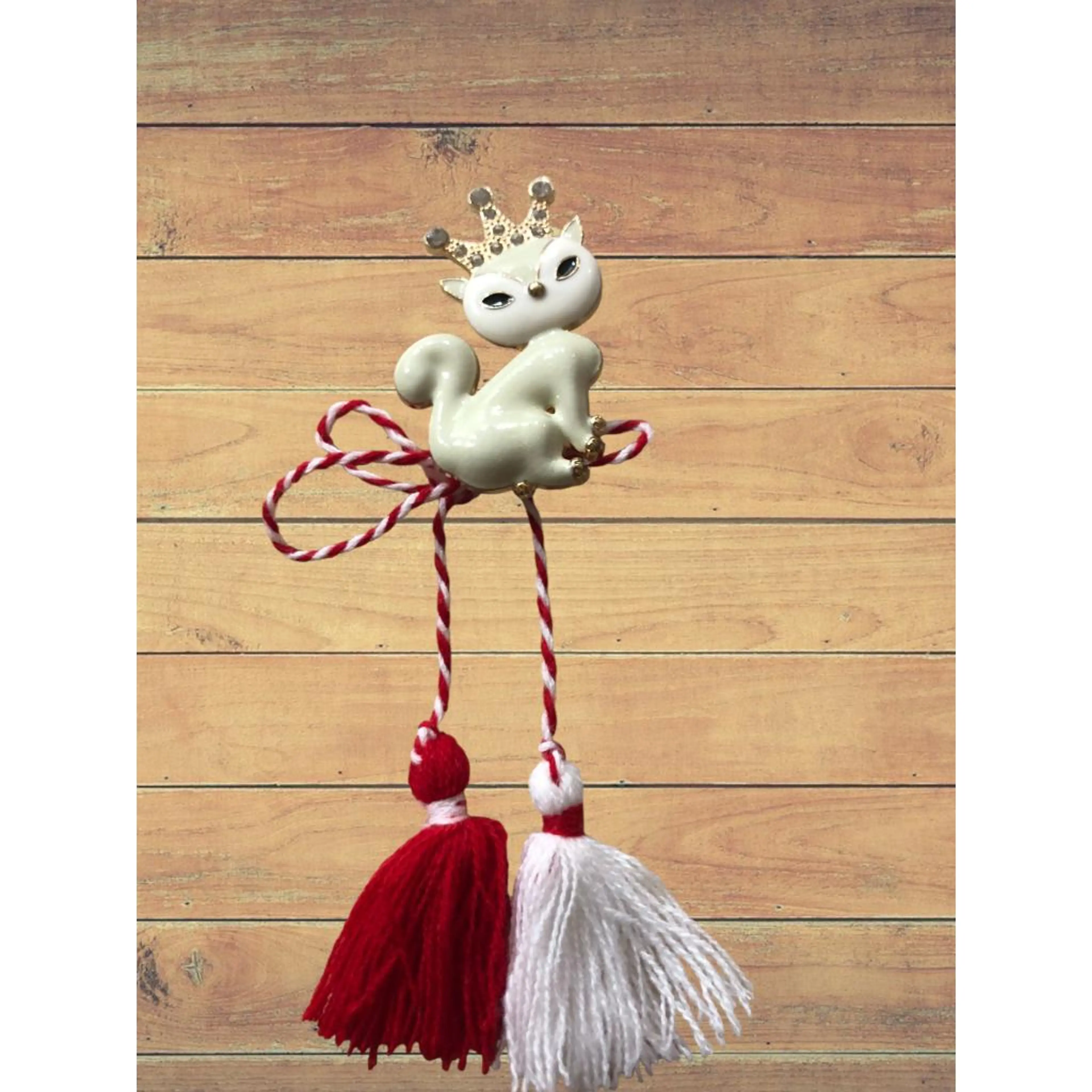 Ръчно изработени арт мартеница - Брошка Коте-принцеса