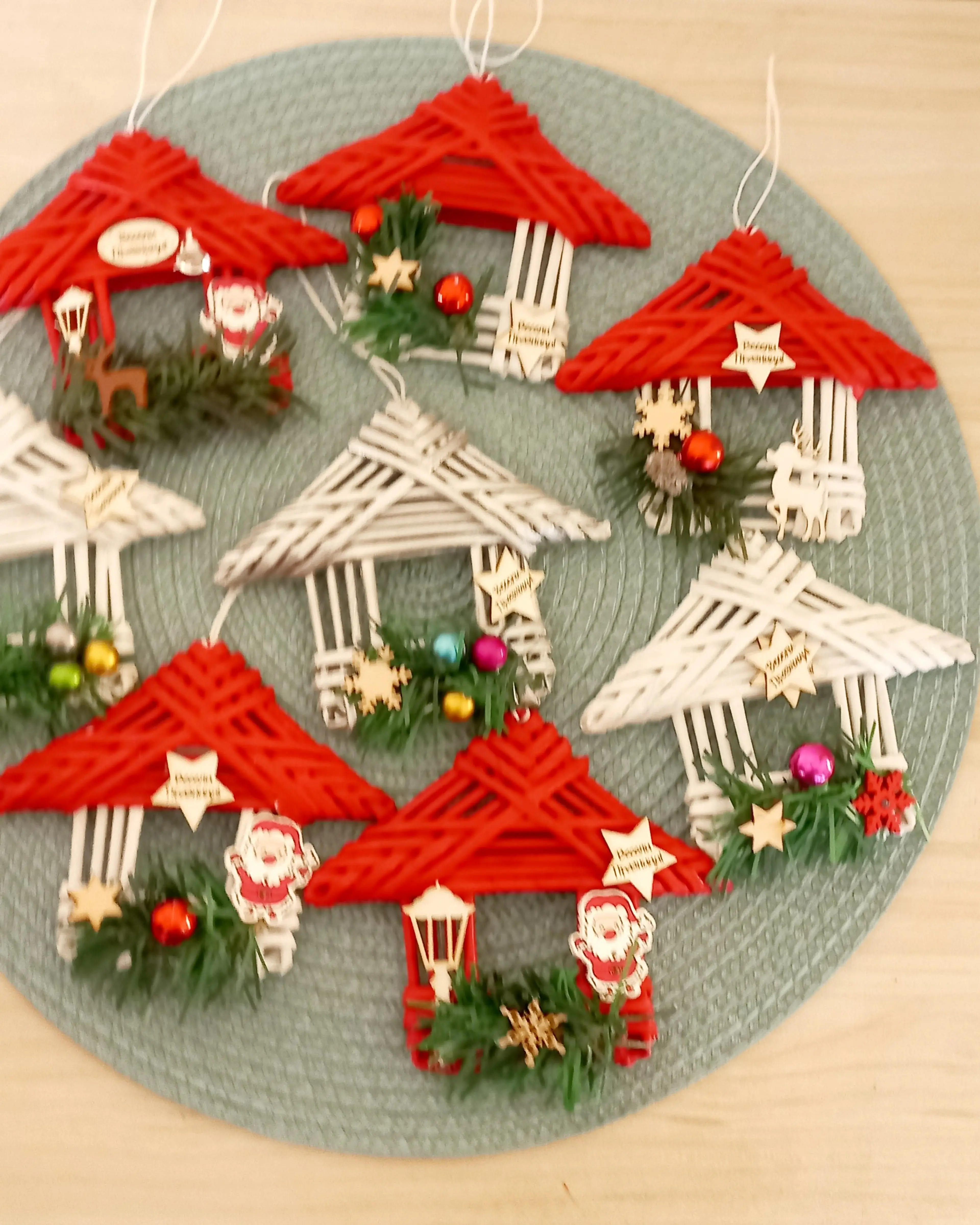 Ръчно изработени коледни висулки - къщички - комплект от 5 броя