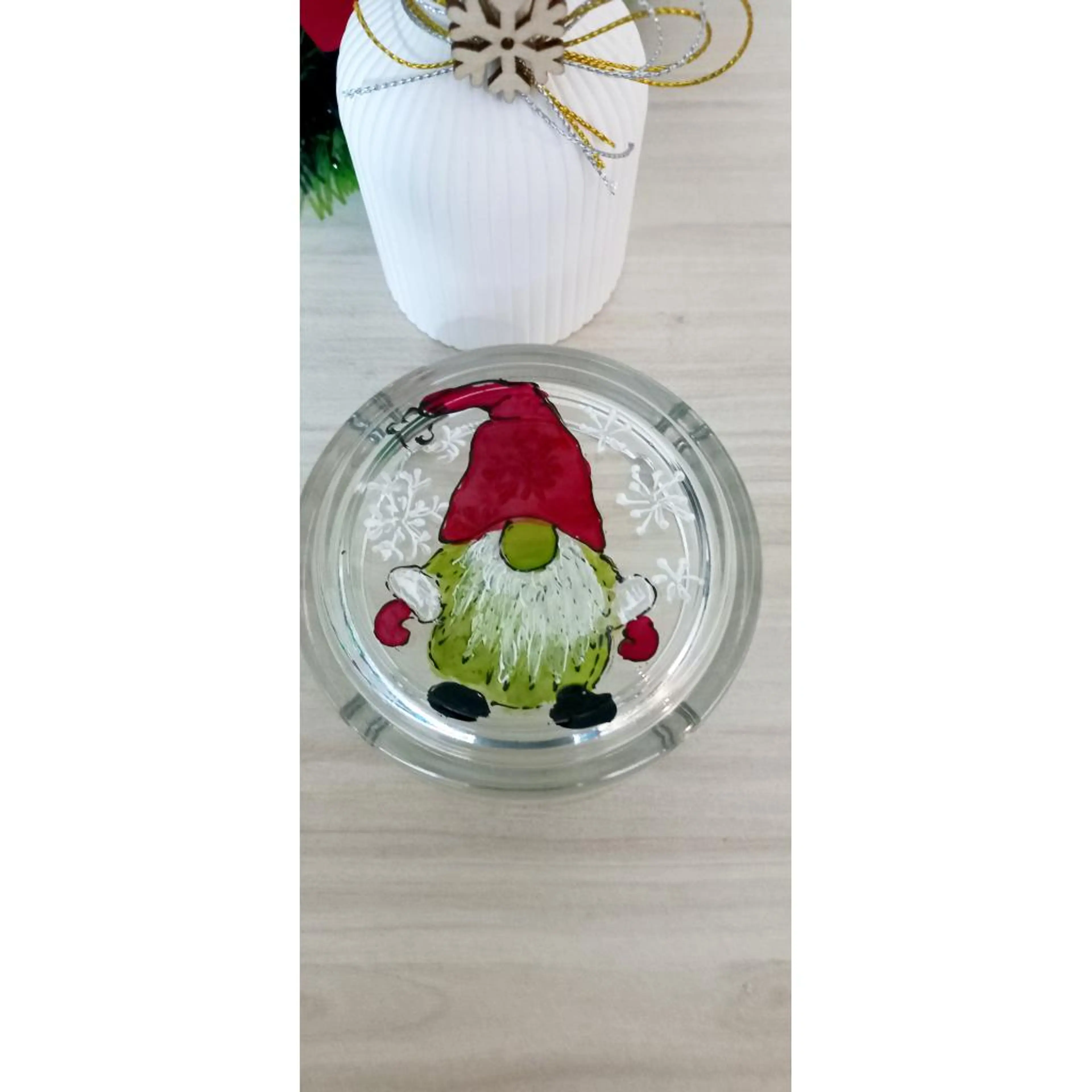 ръчно рисуван пепелник - Гном