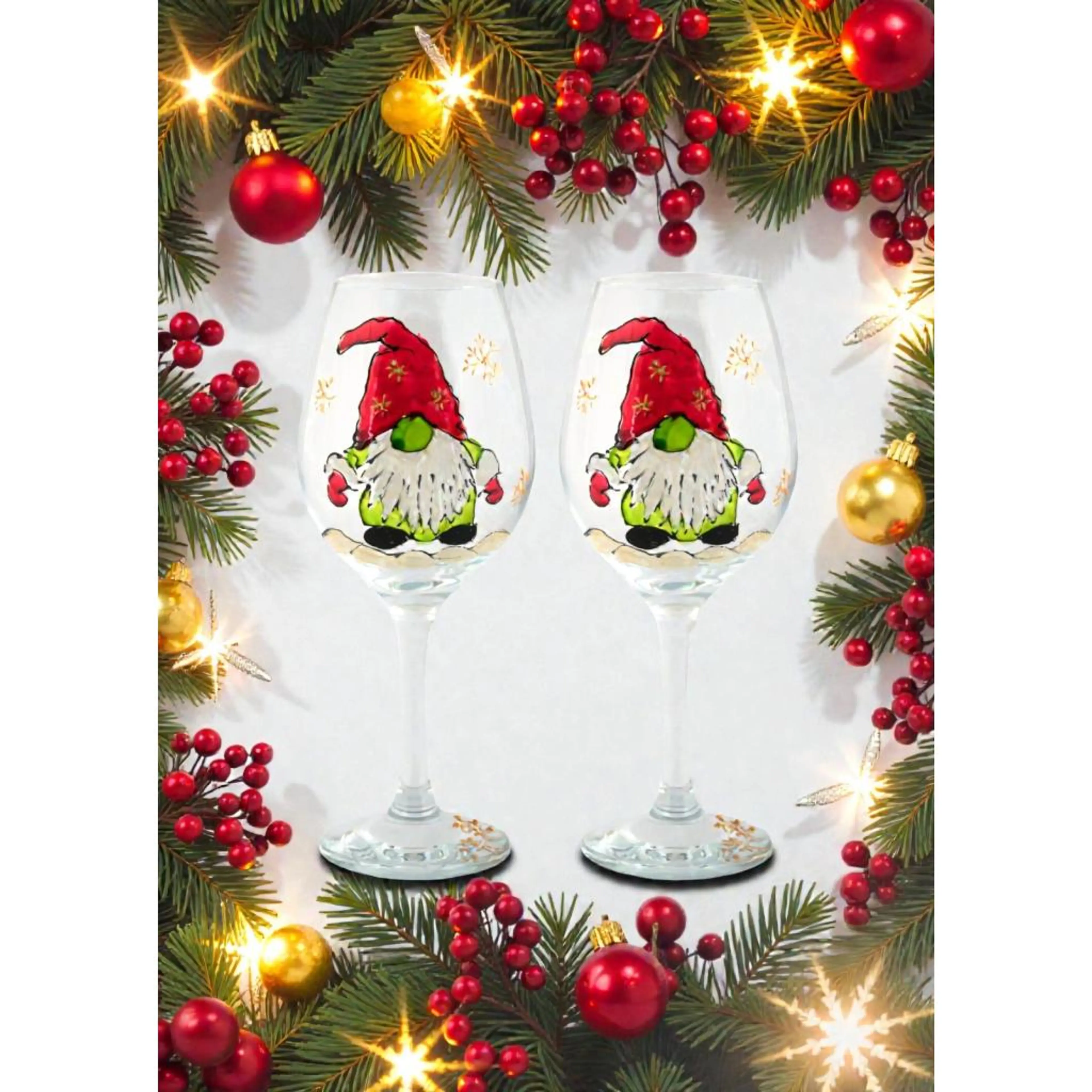 Коледни ръчно рисувани чаши за вино – комплект от 2 броя 330мл с мотив „Коледни Джуджета“