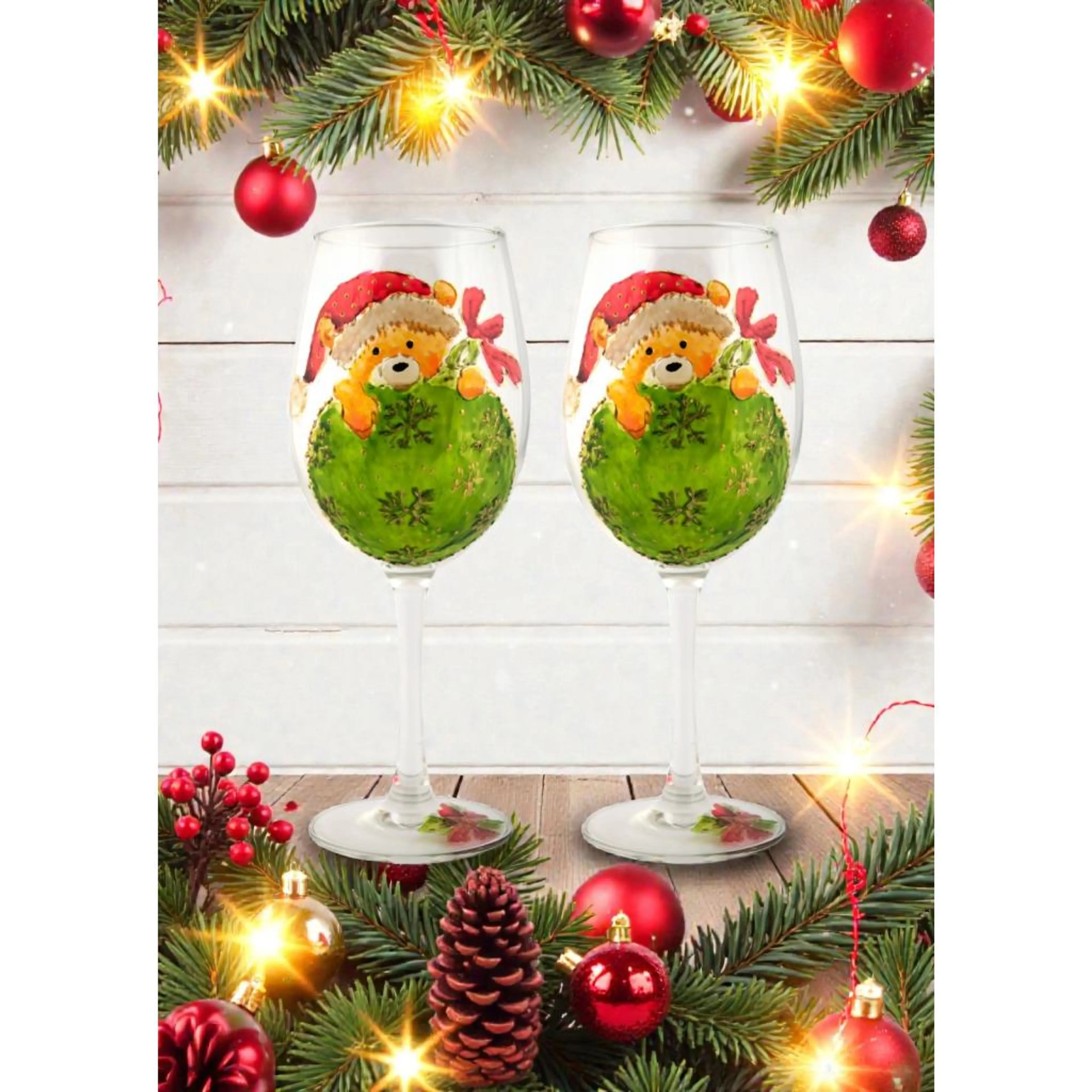 Коледни ръчно рисувани чаши за вино – комплект от 2 броя 330мл с мотив „Коледна звезда“