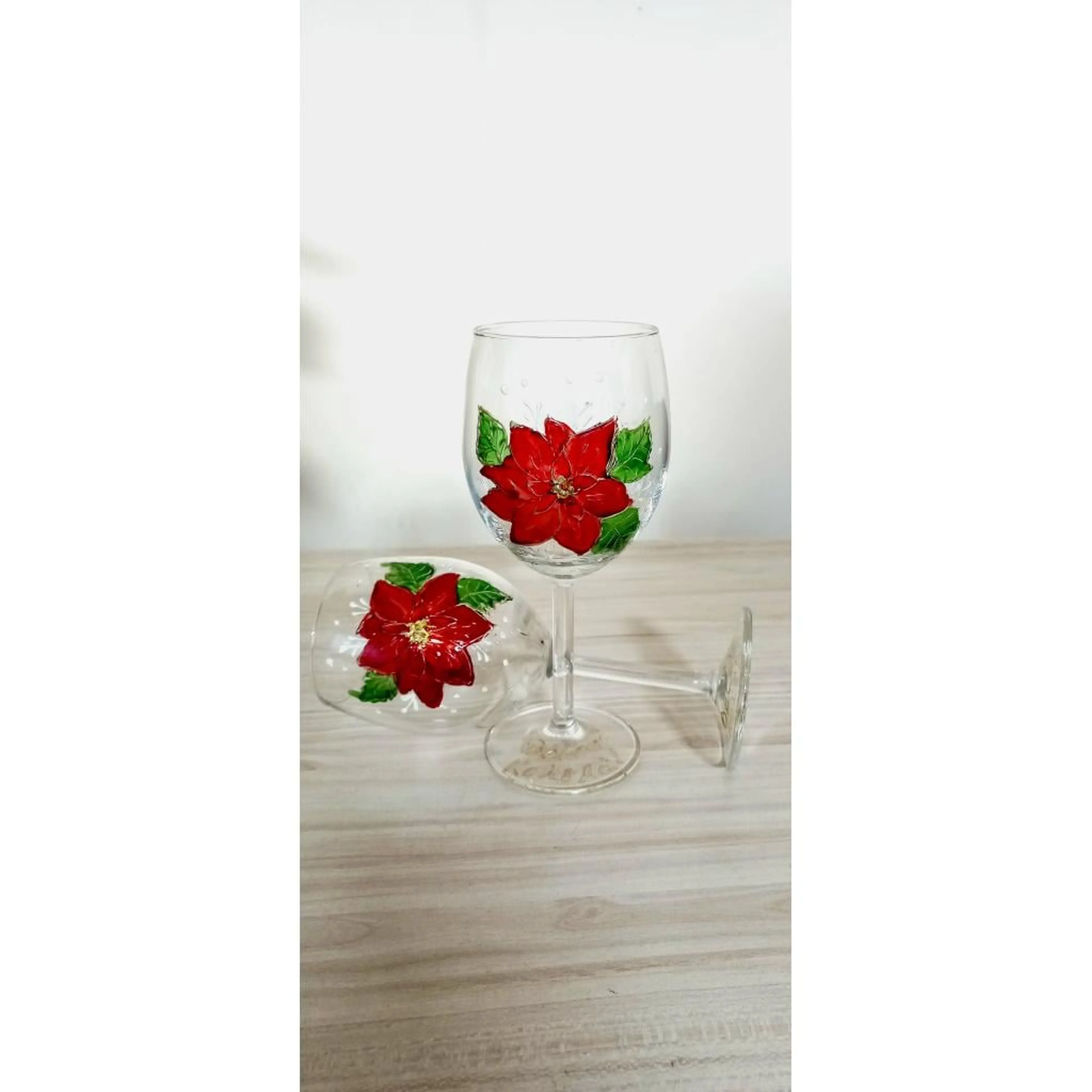 Ръчно рисувани чаши - коледна звезда - комплект от 2 бр