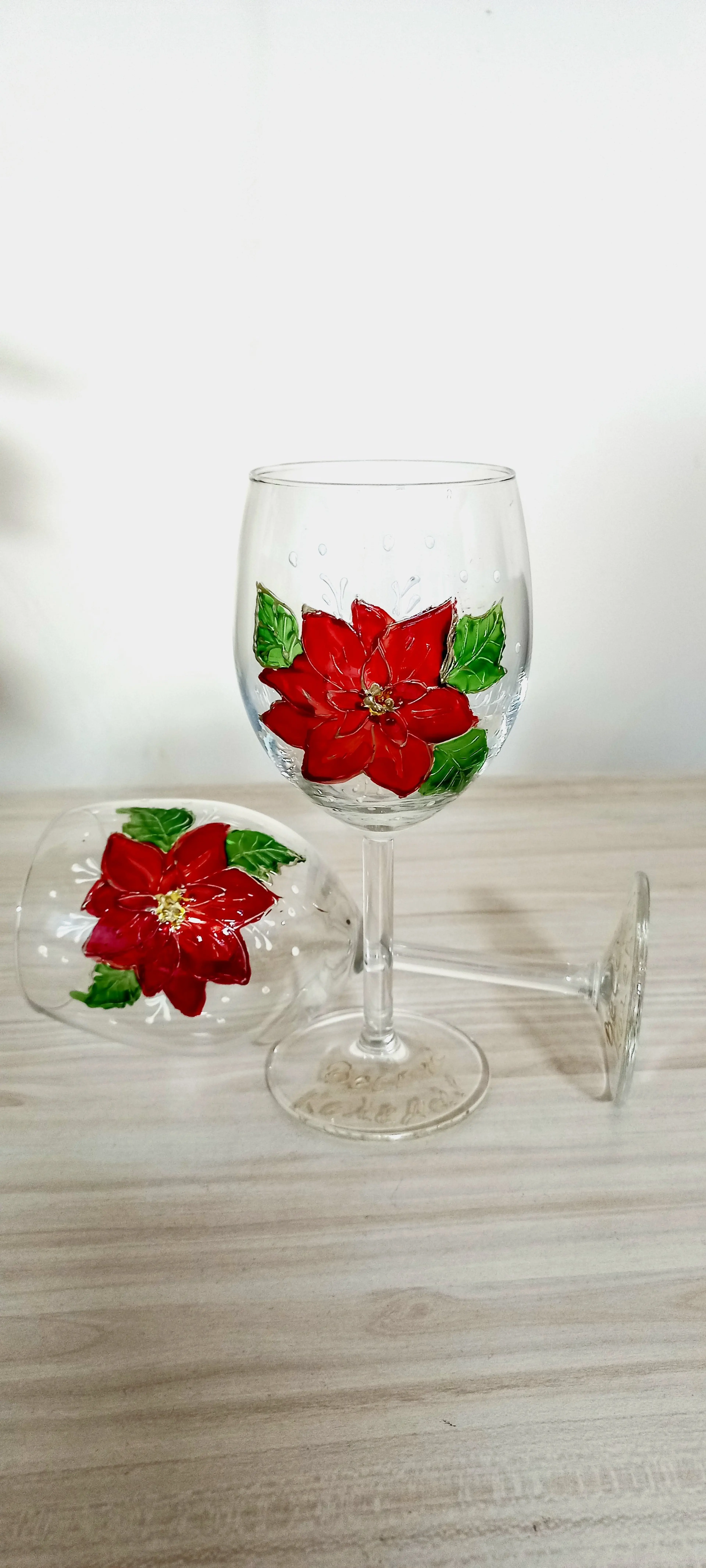 Ръчно рисувани чаши - коледна звезда - комплект от 2 бр