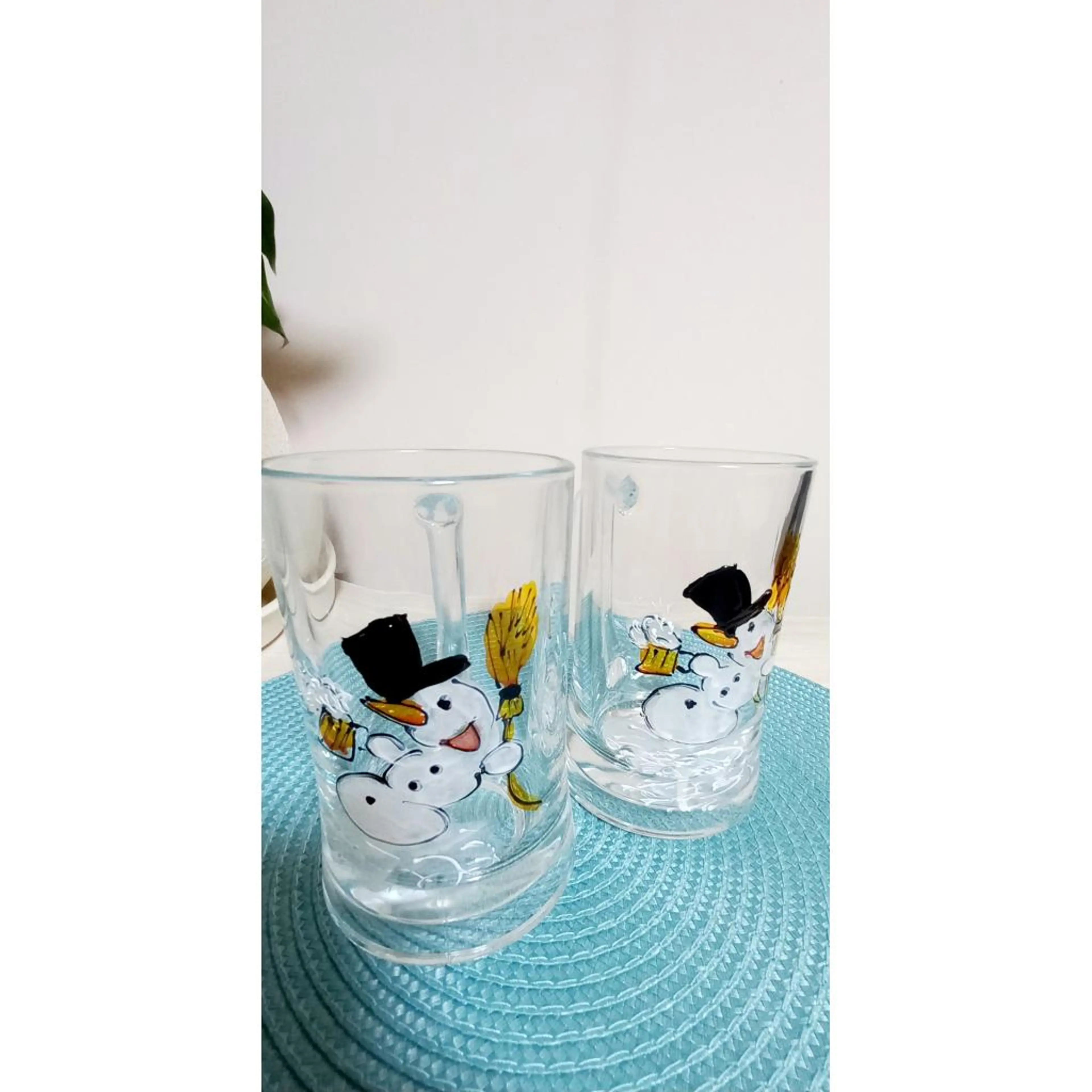 ръчно рисувани чаши за бира- пиян снежко