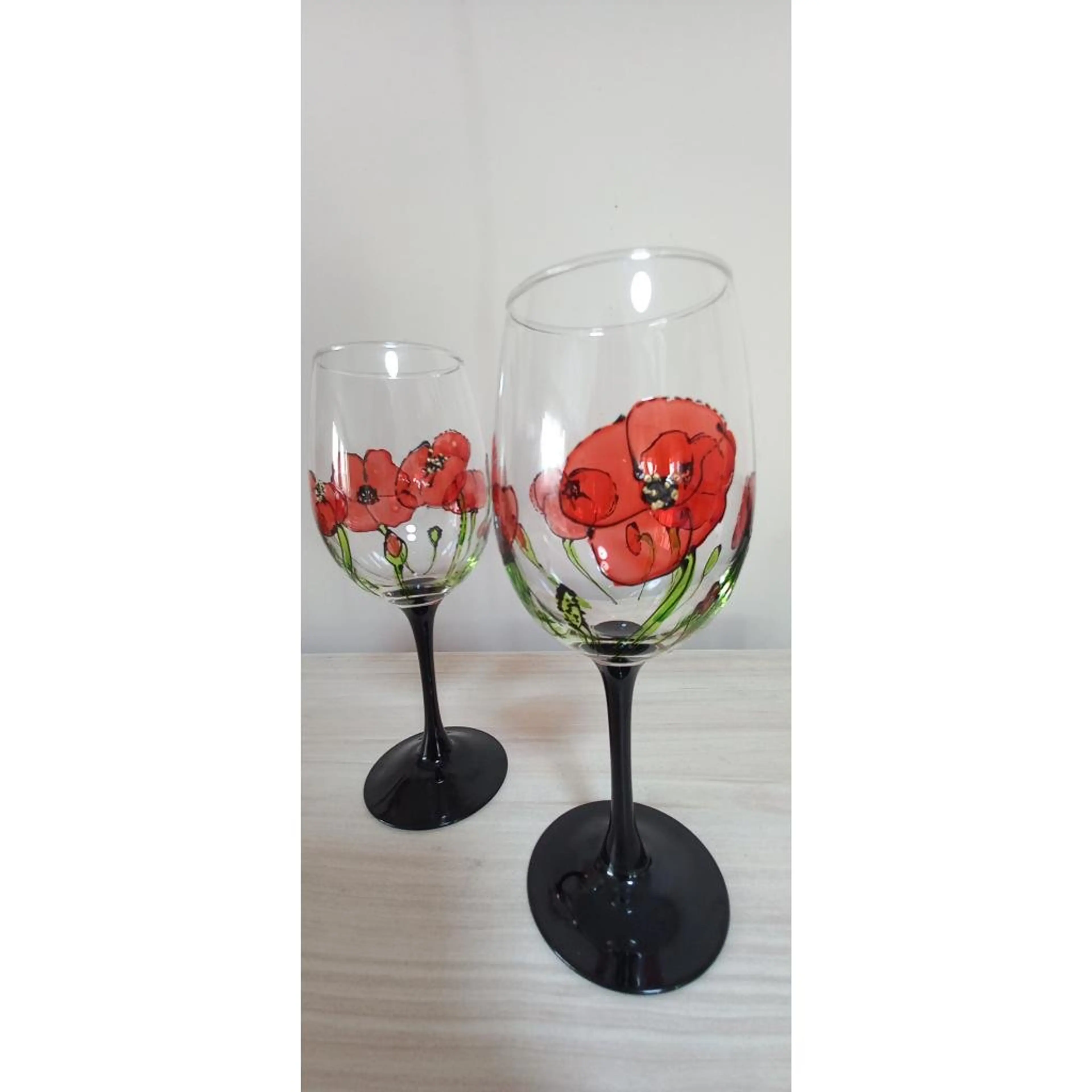 Ръчно рисувани чаши за вино 250 мл Макове