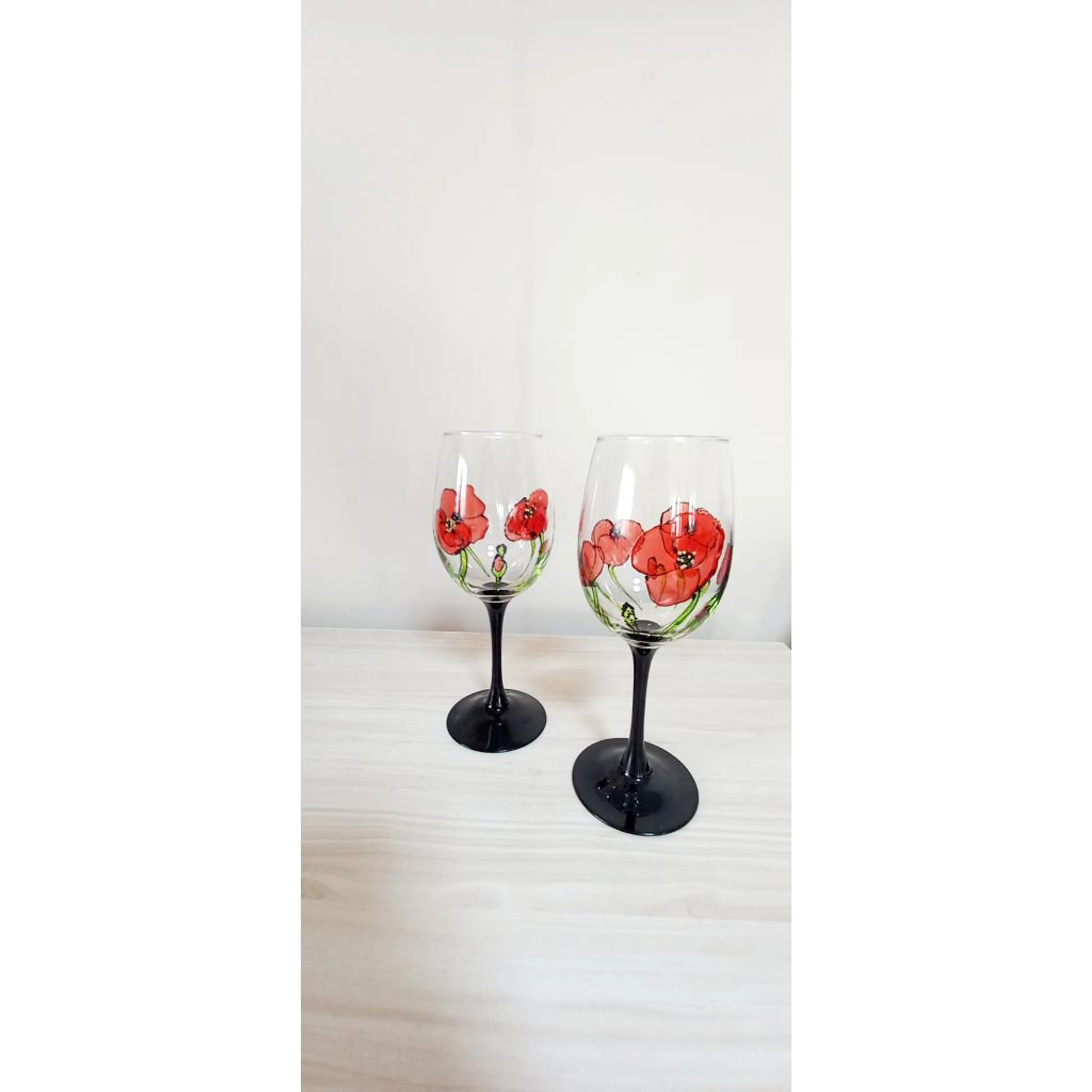 Ръчно рисувани чаши за вино 250 мл Макове