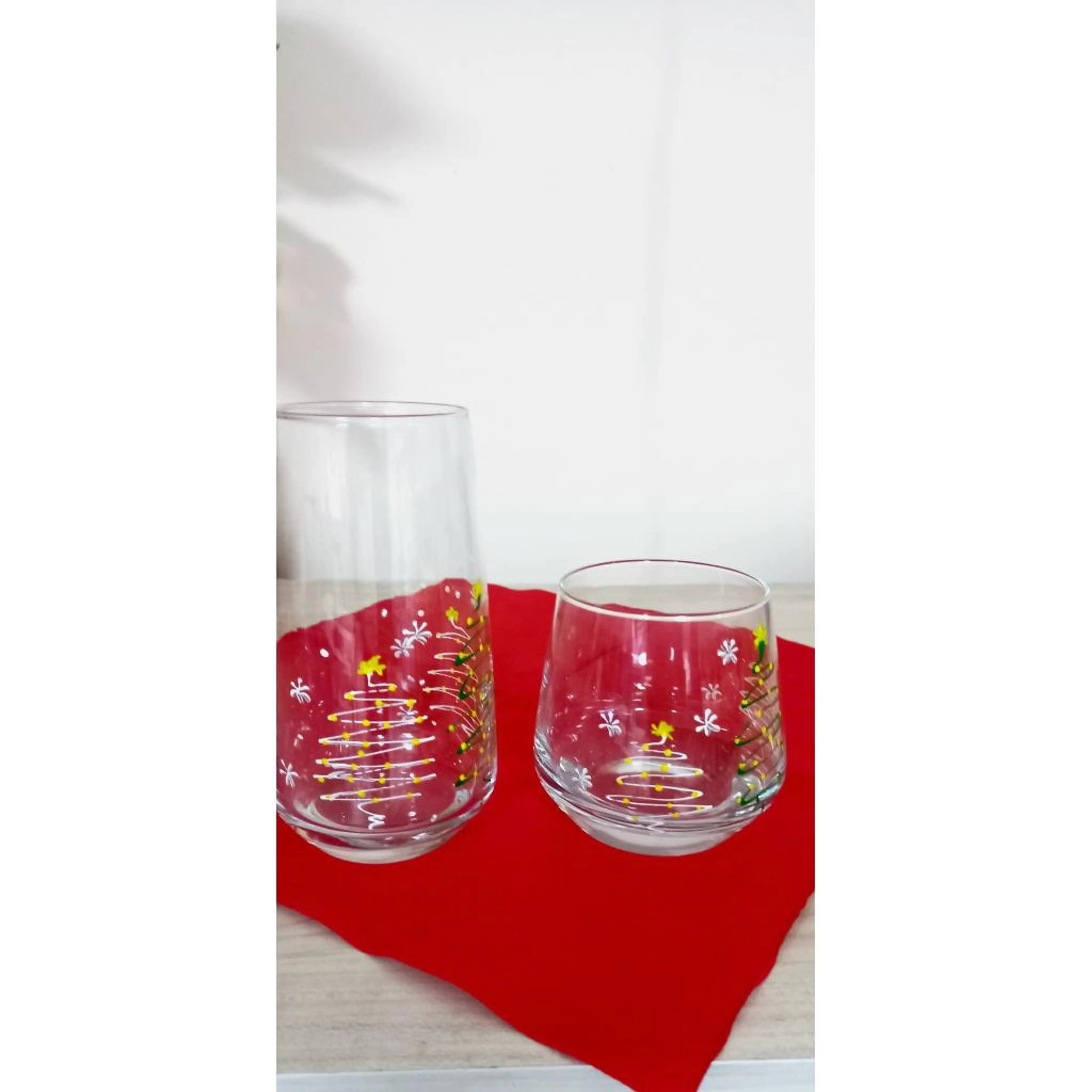 Ръчно рисувани коледни чаши - комплект 2 бр - за уиски и безалкохолно- Елхи