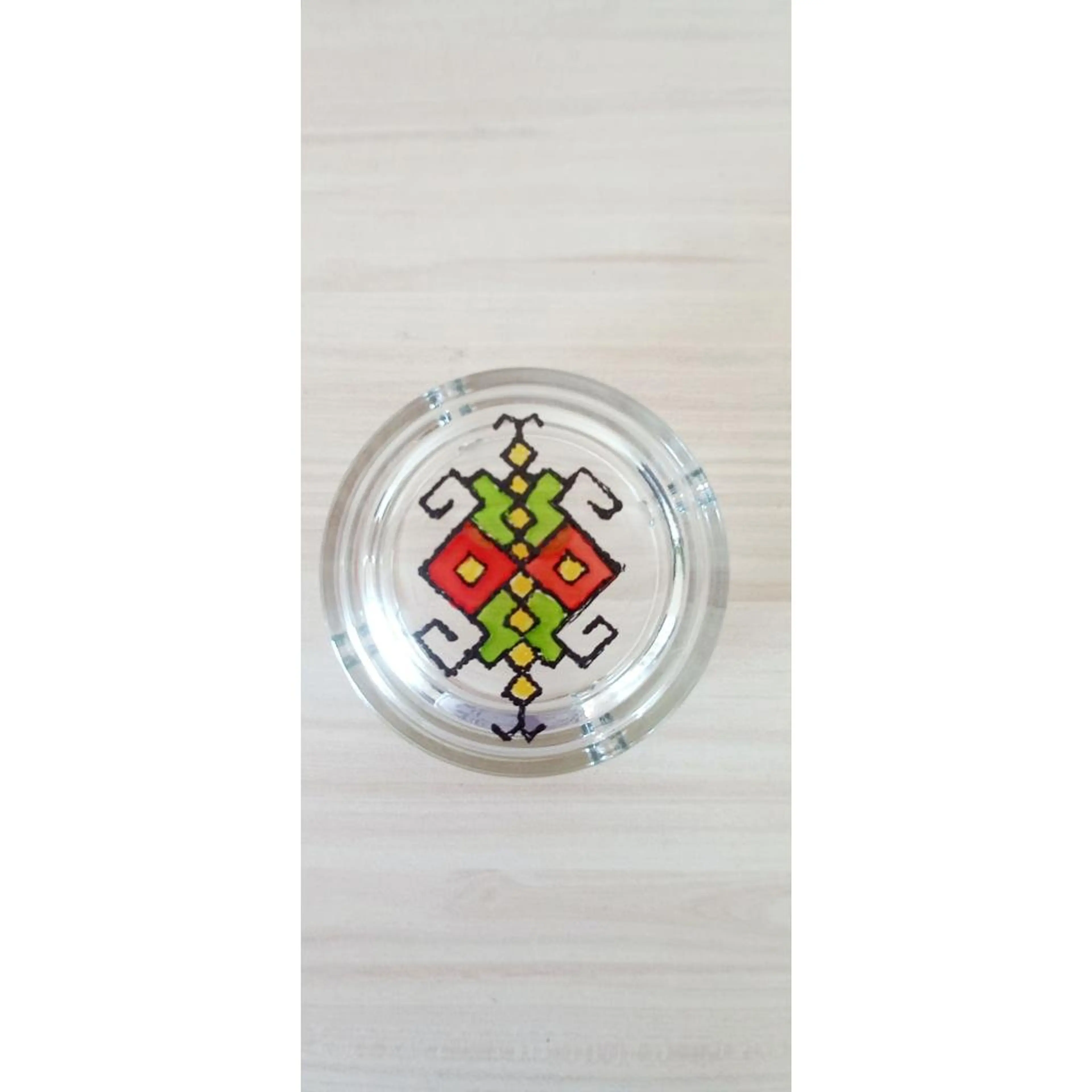 Ръчно рисувани пепелници с шевица